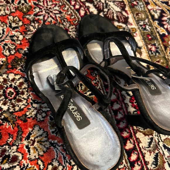 Ladies Shoes - Picture 3 of 3